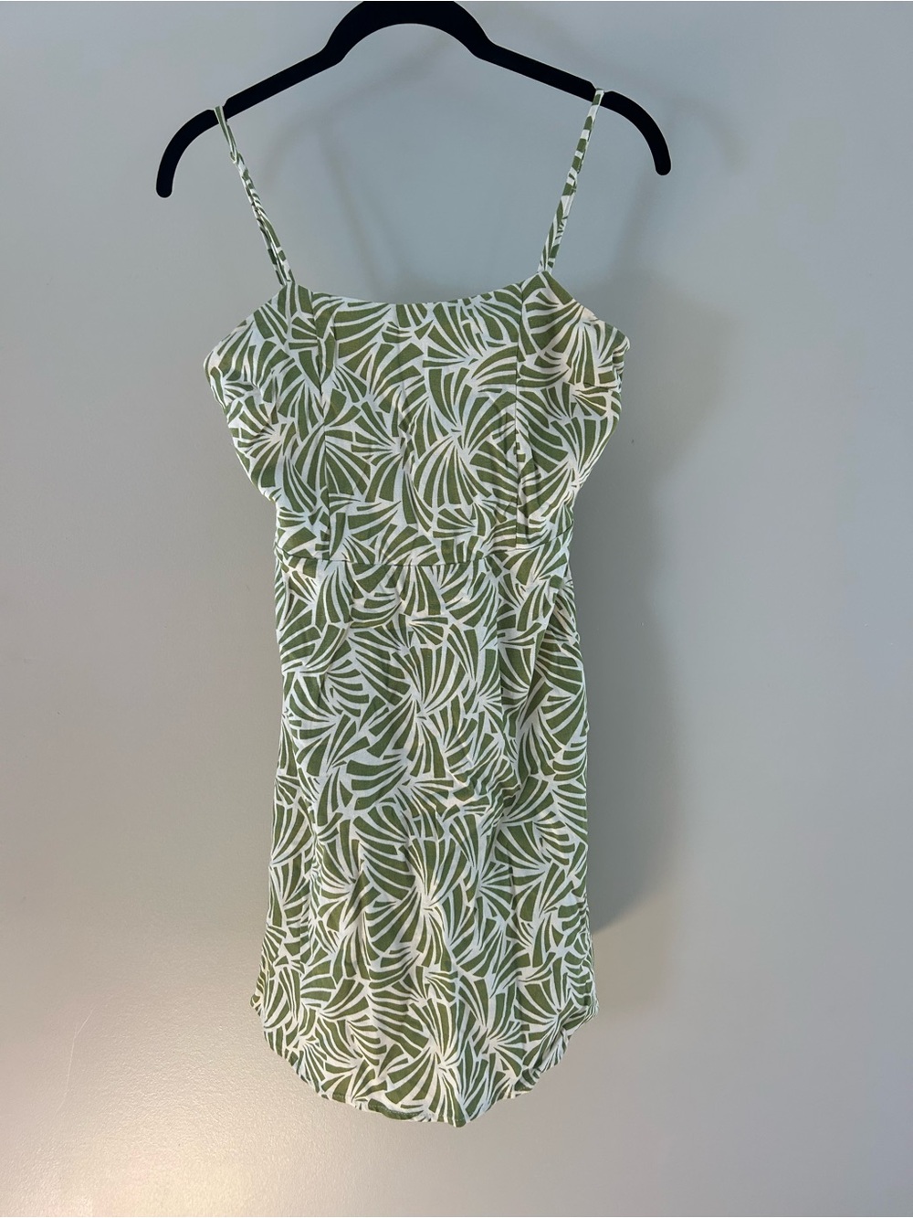 Green Leaf Print Spaghetti Strap Dress